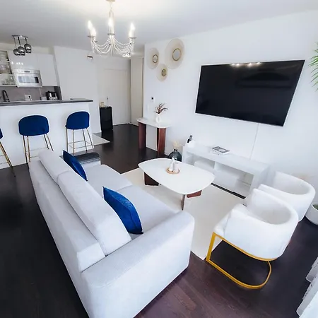 Luxueux, Neuf & Equipe A Versailles,